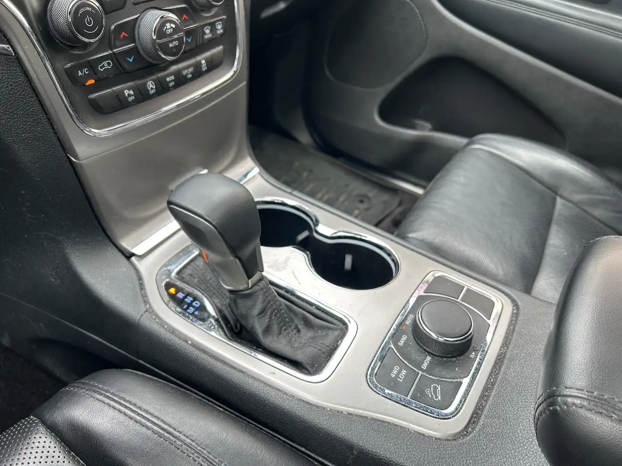 Jeep Grand Cherokee photo Jeep Grand Cherokee