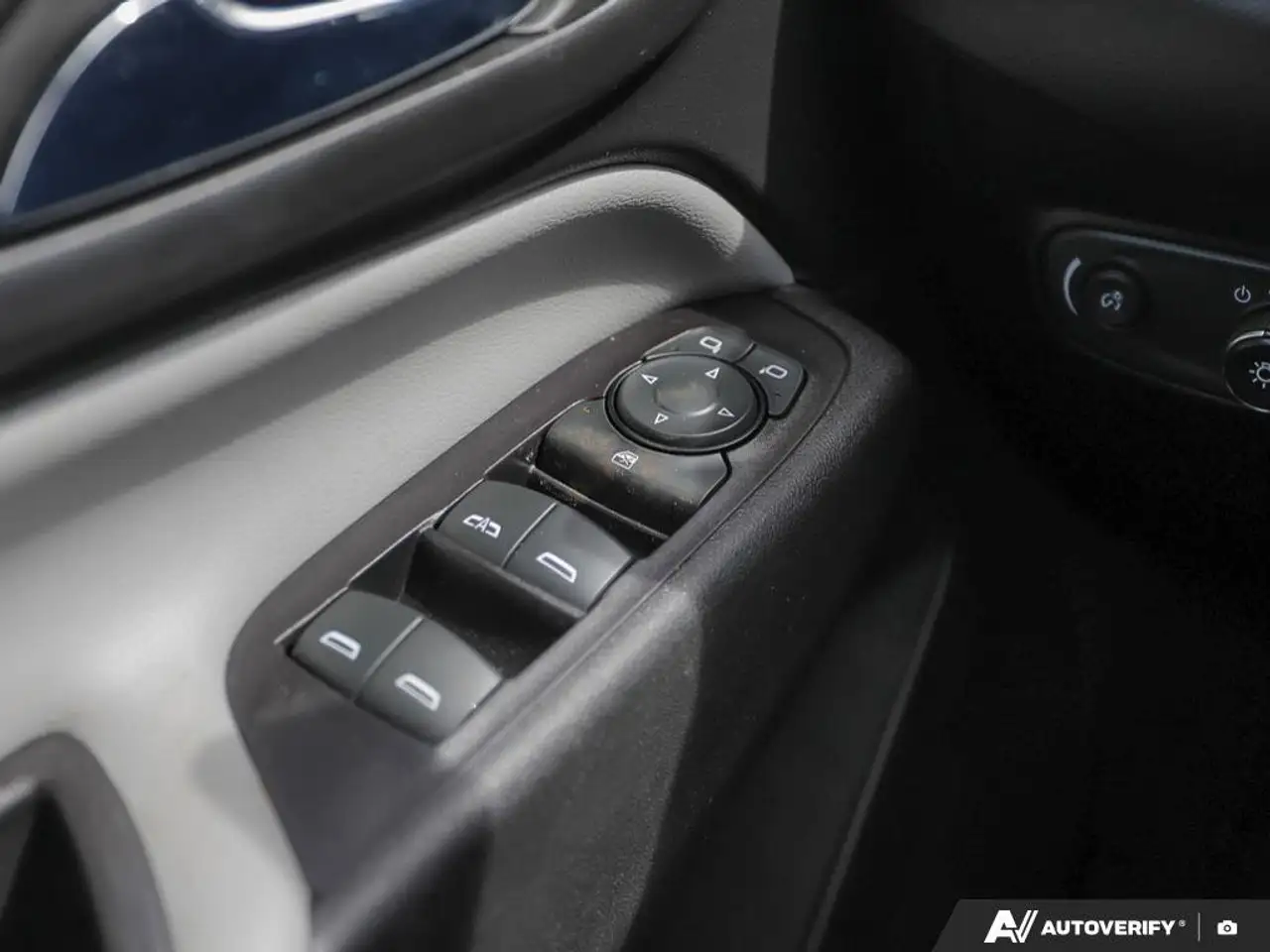 Chevrolet Equinox photo Chevrolet Equinox