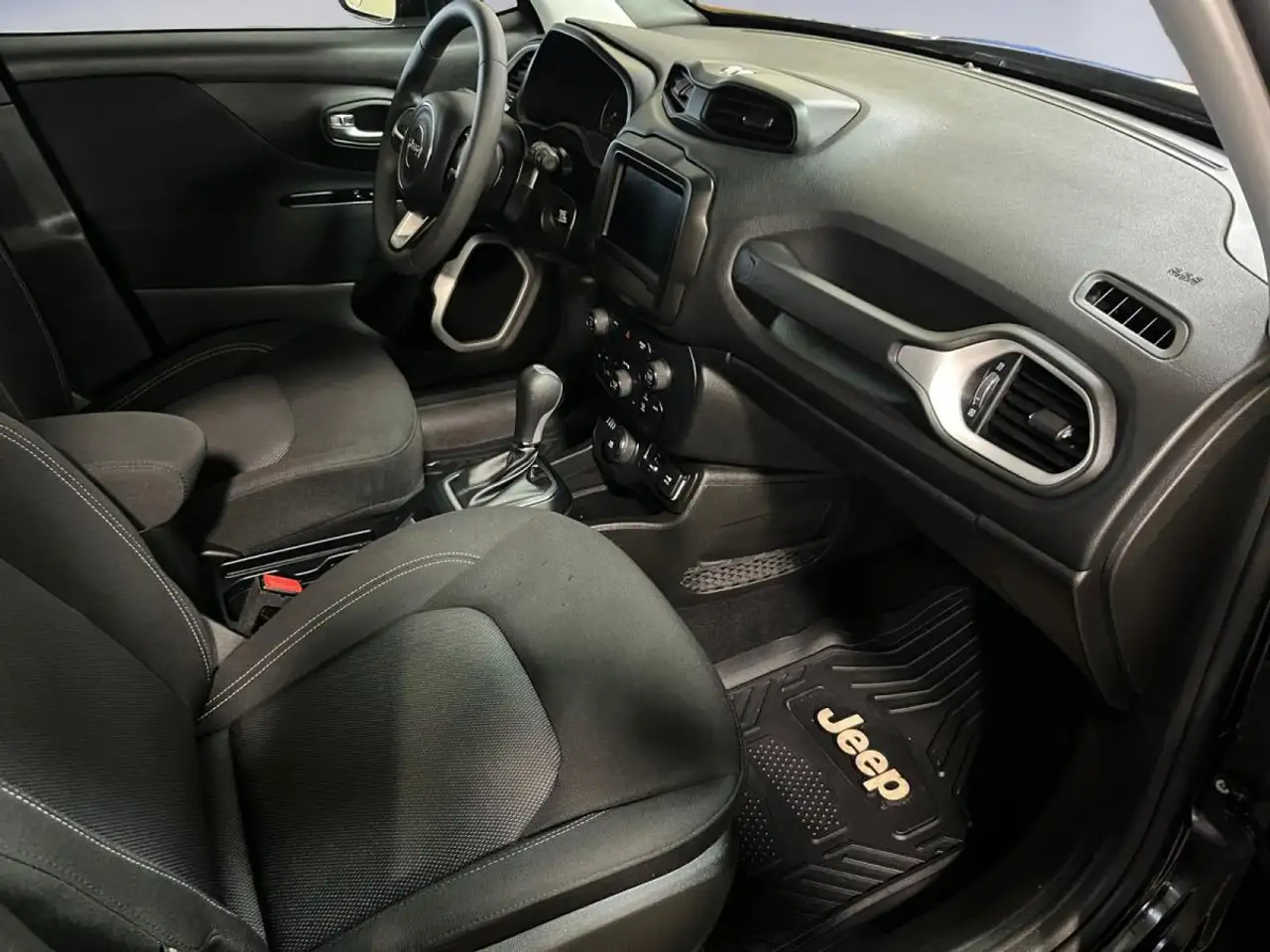 Jeep Renegade снимка Jeep Renegade