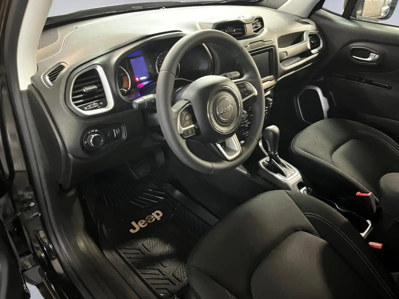Jeep Renegade снимка Jeep Renegade