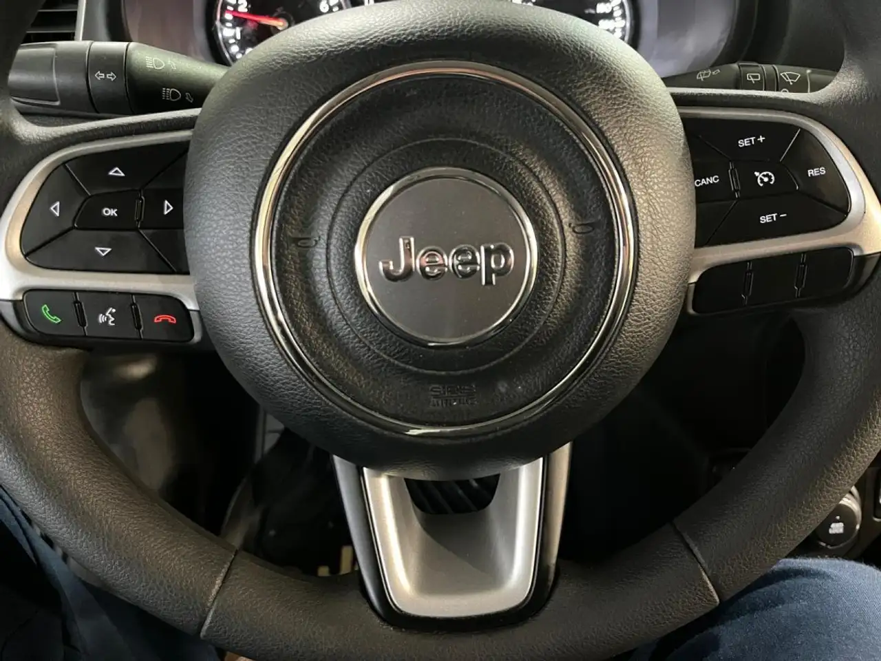 Jeep Renegade снимка Jeep Renegade