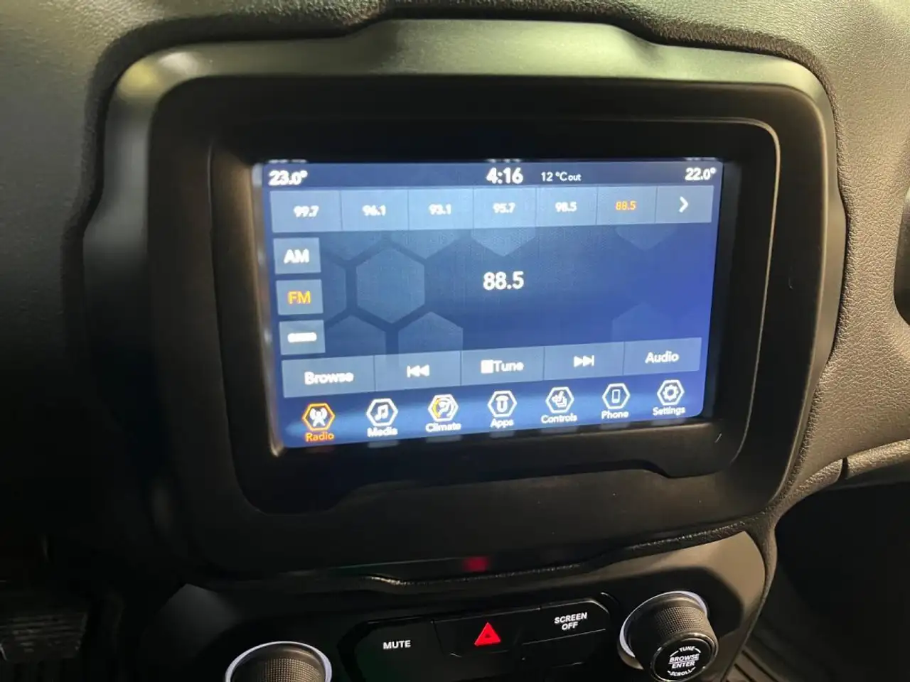 Jeep Renegade снимка Jeep Renegade