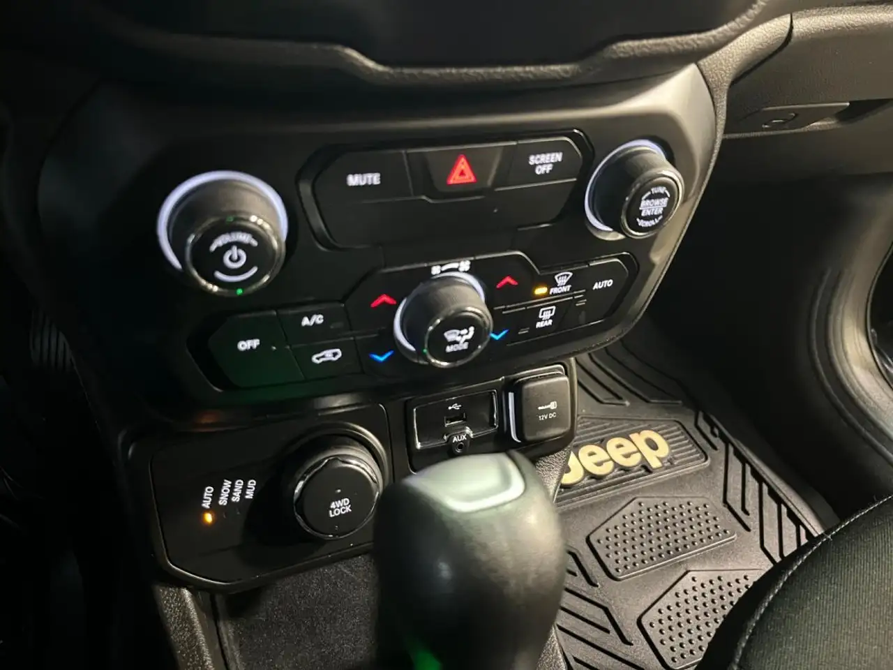 Jeep Renegade снимка Jeep Renegade