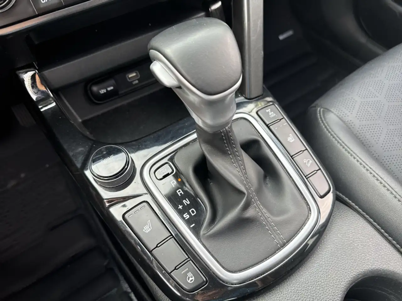 Kia Seltos снимка Kia Seltos