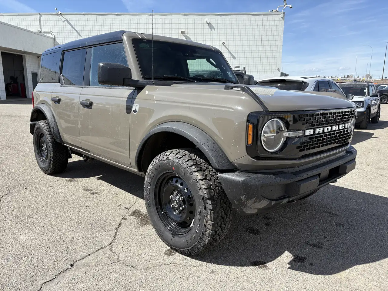 Ford Bronco photo Ford Bronco