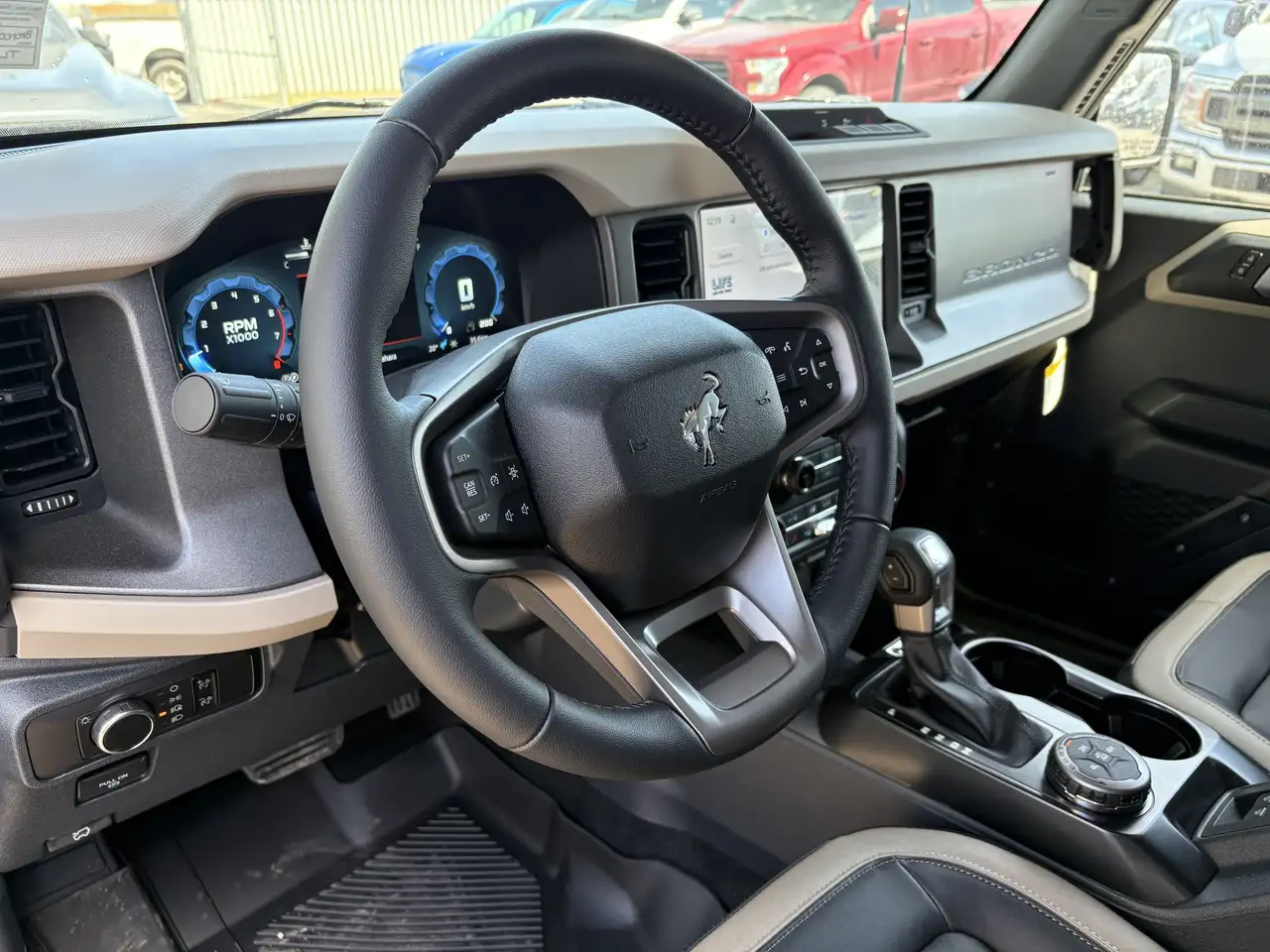 Ford Bronco photo Ford Bronco