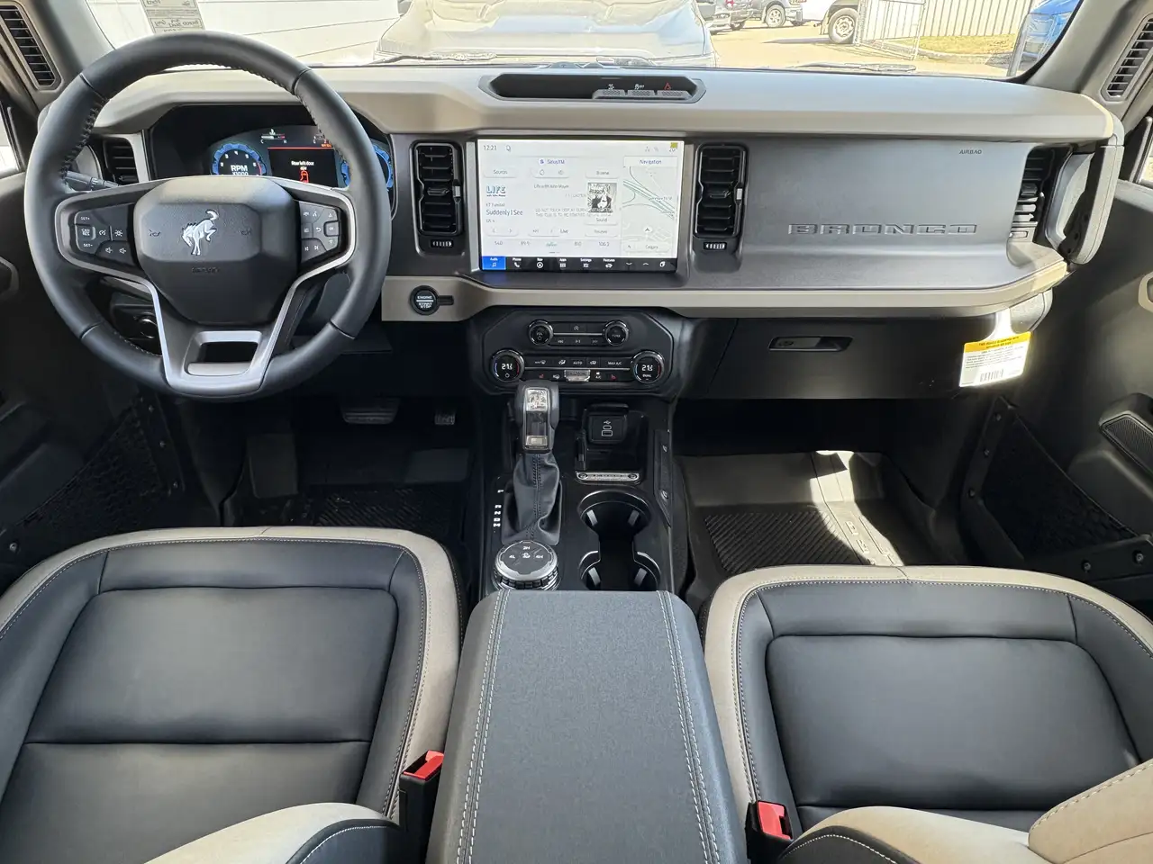 Ford Bronco photo Ford Bronco