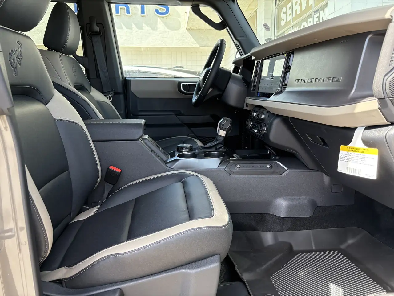 Ford Bronco photo Ford Bronco