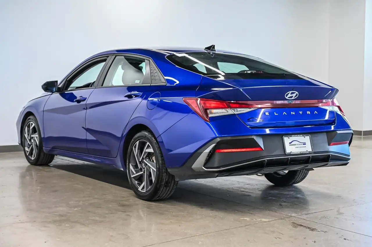 Hyundai ELANTRA fotografie Hyundai ELANTRA