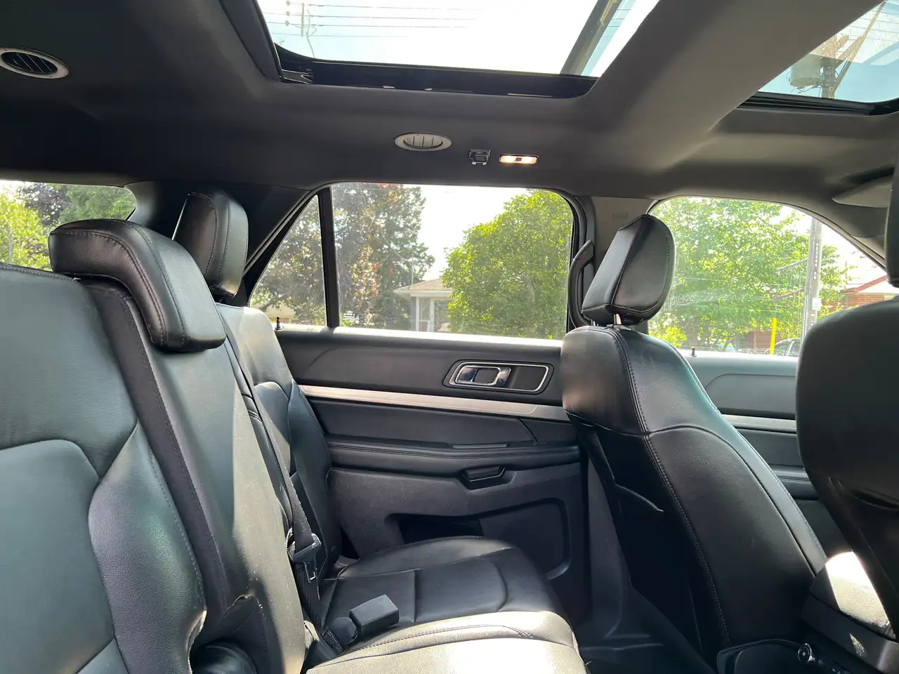 Ford Explorer photo Ford Explorer