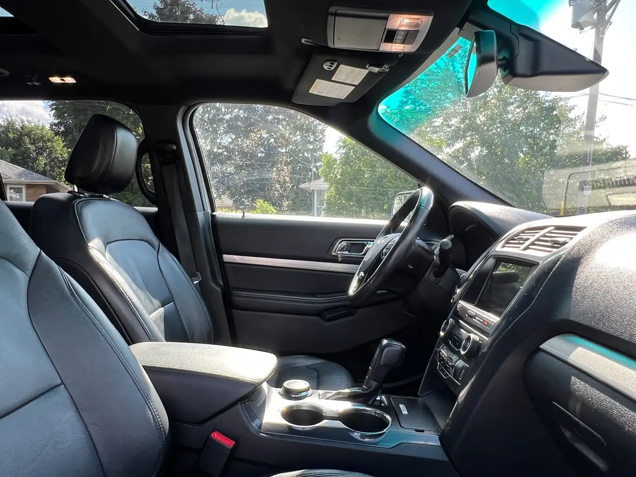 Ford Explorer photo Ford Explorer