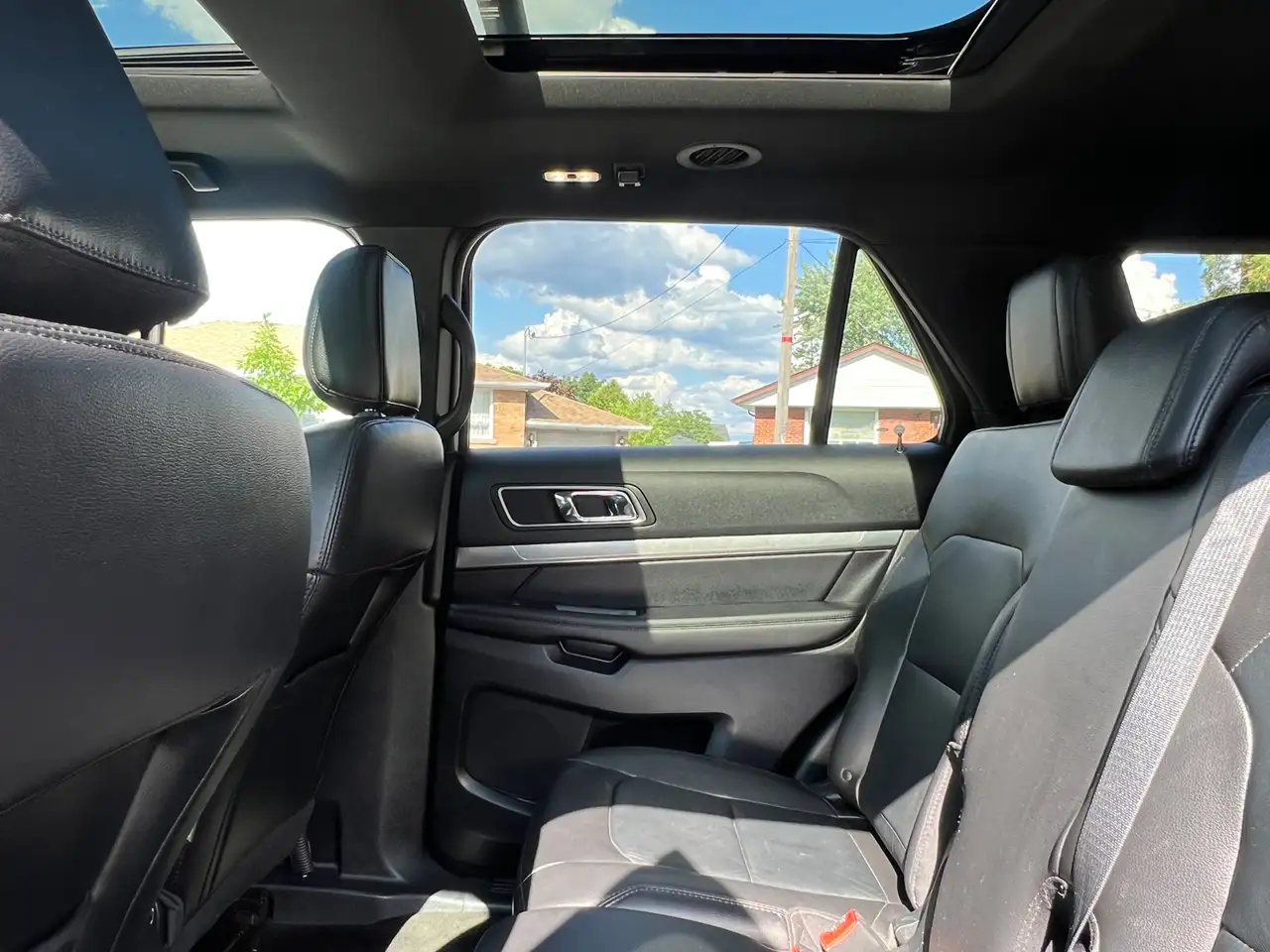 Ford Explorer photo Ford Explorer