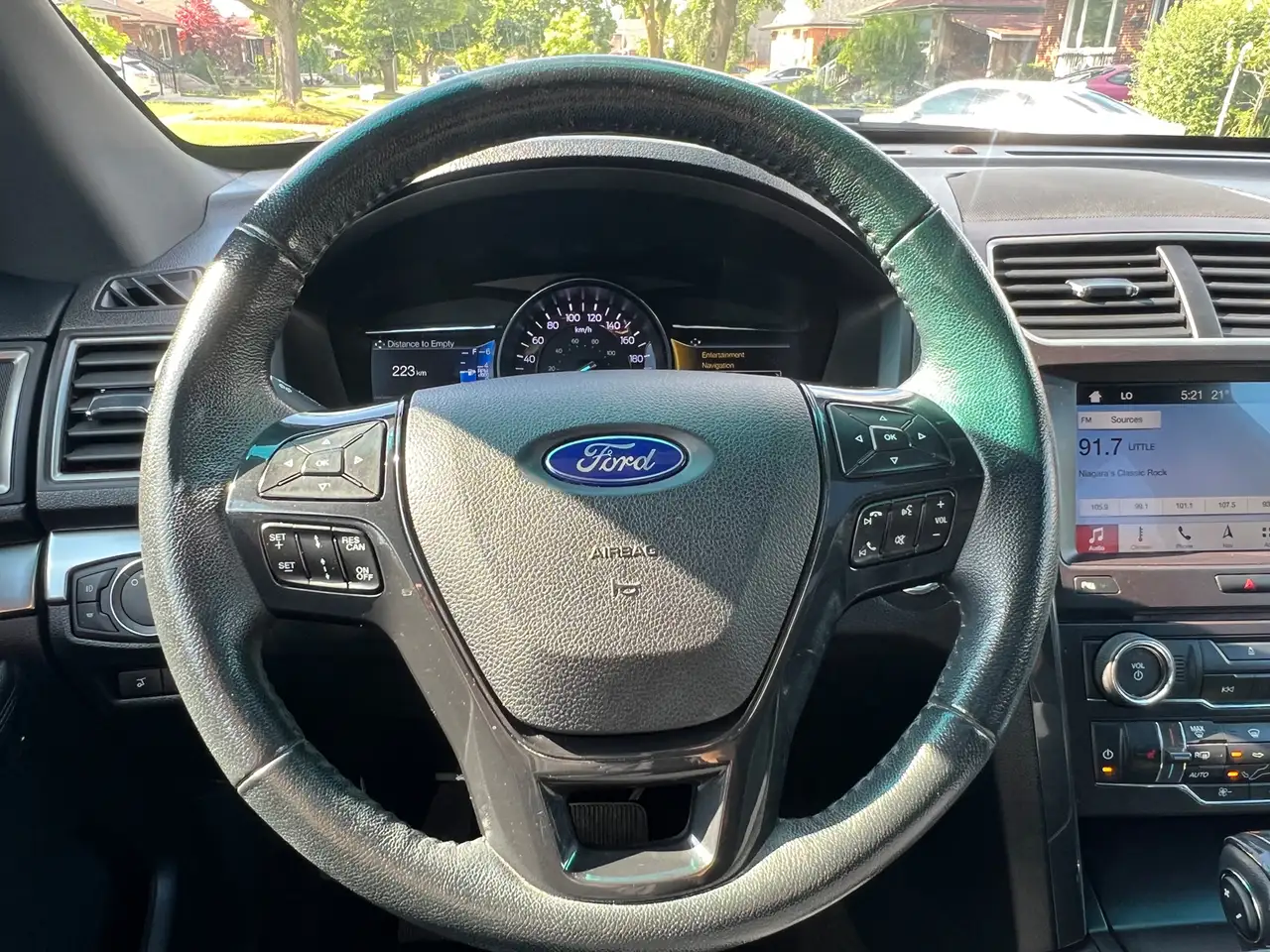 Ford Explorer photo Ford Explorer