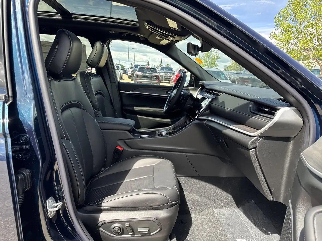 Jeep Grand Cherokee снимка Jeep Grand Cherokee