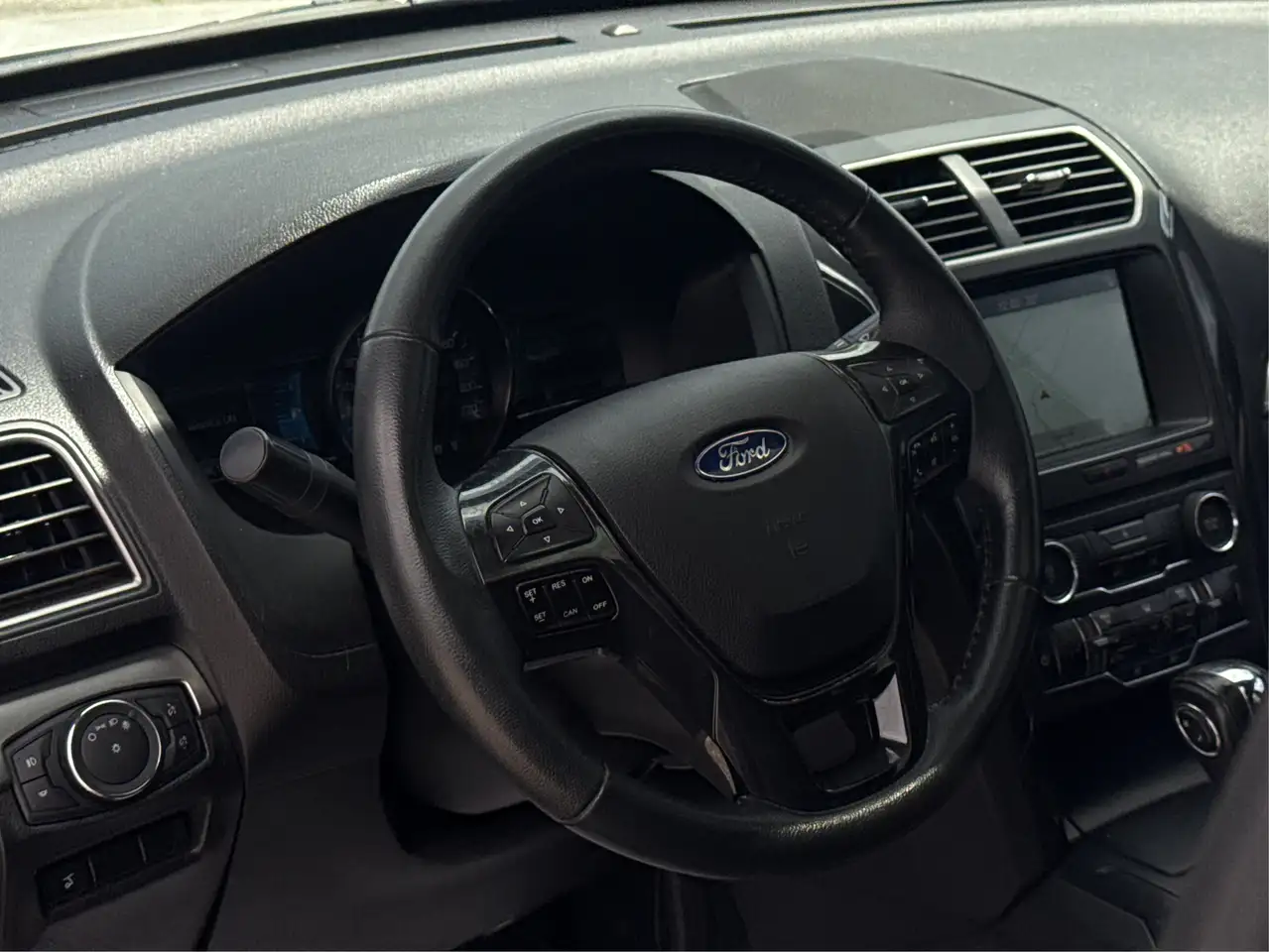 Ford Explorer photo Ford Explorer