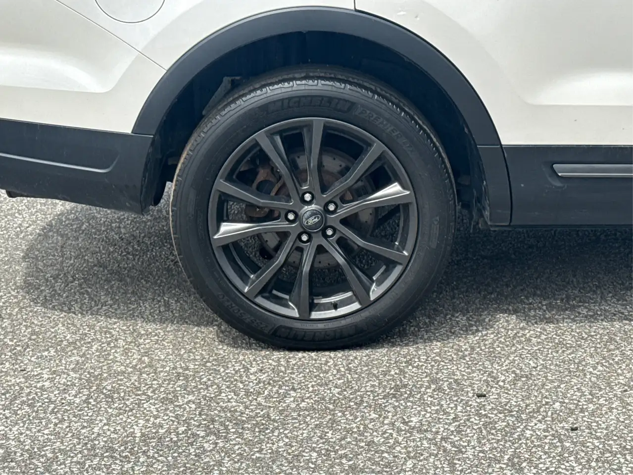 Ford Explorer photo Ford Explorer