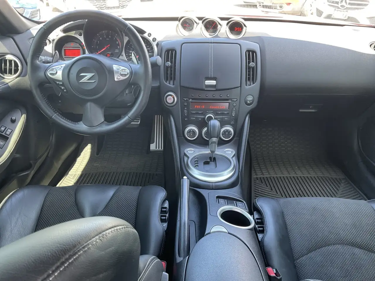 Nissan 370Z снимка Nissan 370Z