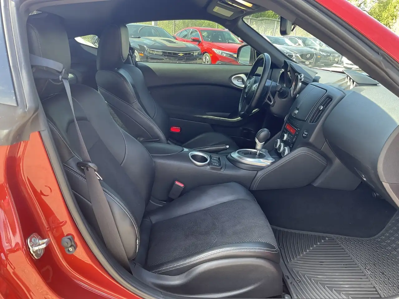 Nissan 370Z снимка Nissan 370Z