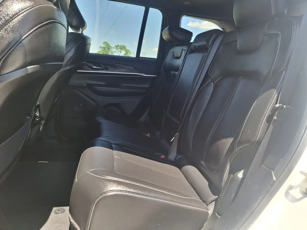 Jeep Grand Cherokee снимка Jeep Grand Cherokee