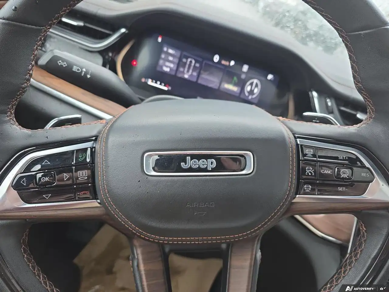 Jeep Grand Cherokee снимка Jeep Grand Cherokee