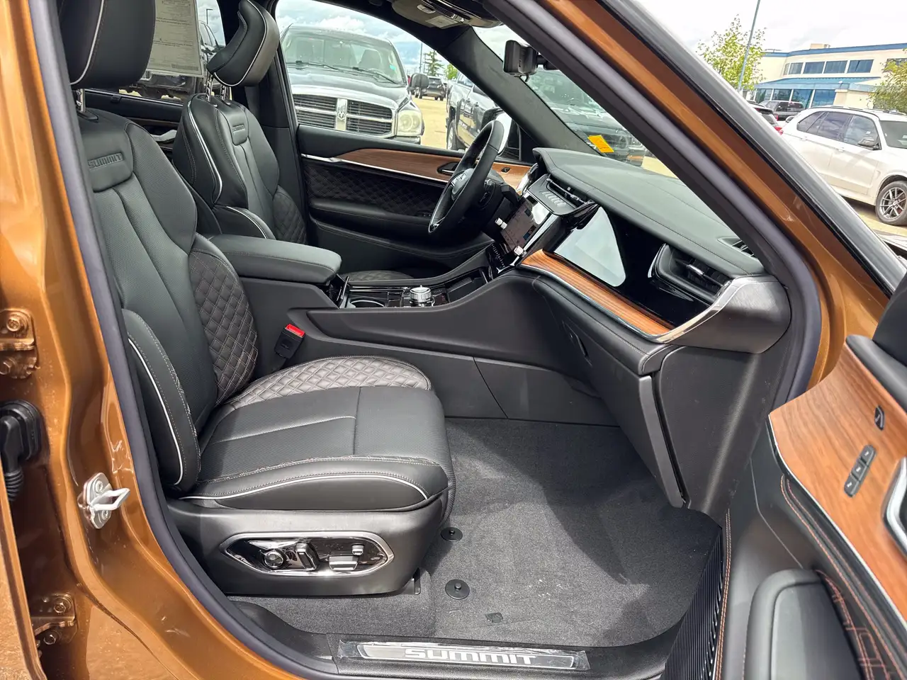 Jeep Grand Cherokee снимка Jeep Grand Cherokee