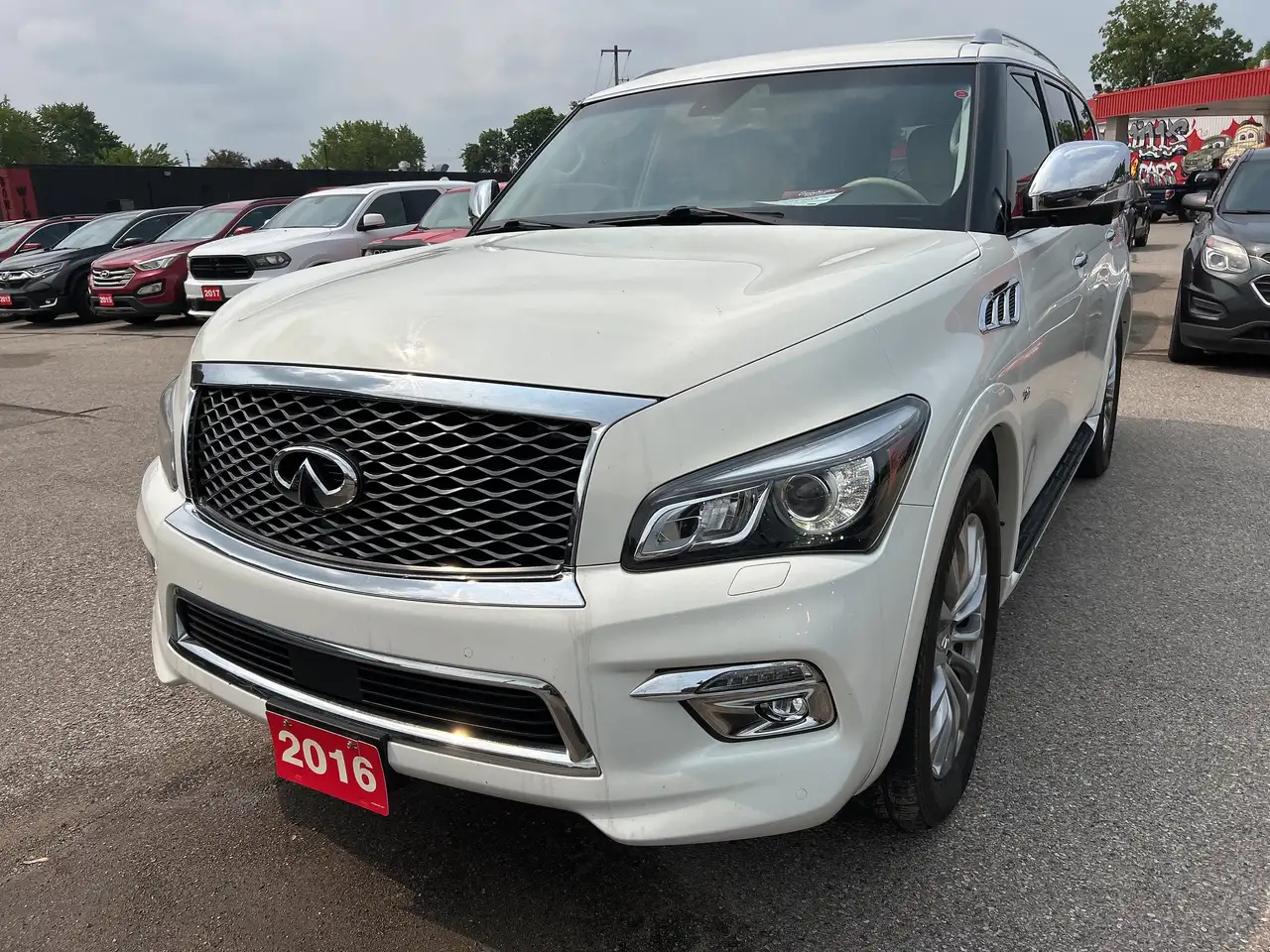 Infiniti QX80 снимка Infiniti QX80