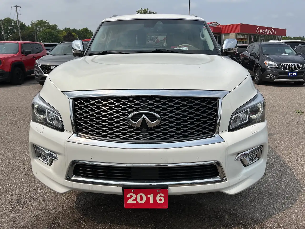 Infiniti QX80 снимка Infiniti QX80