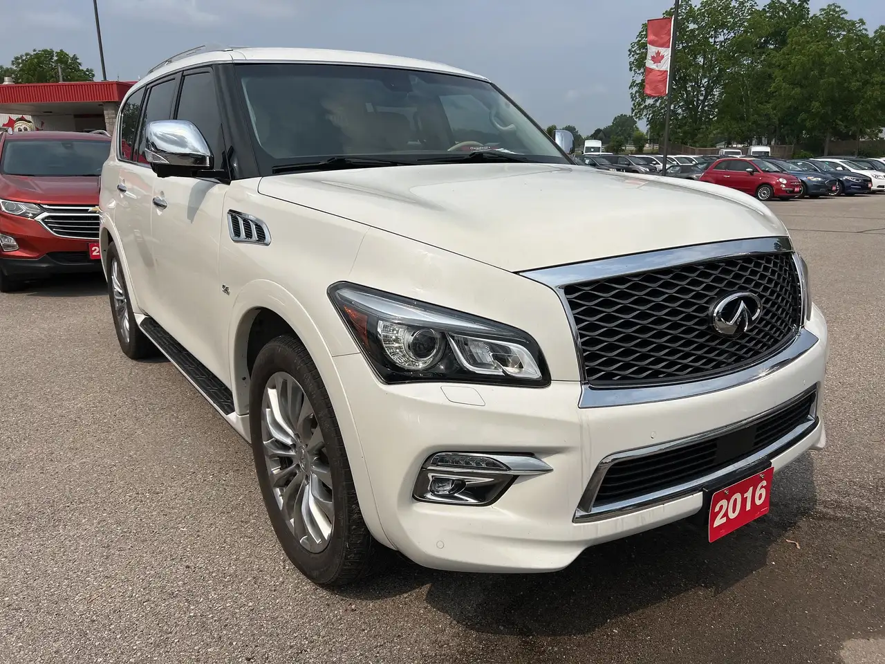 Infiniti QX80 снимка Infiniti QX80
