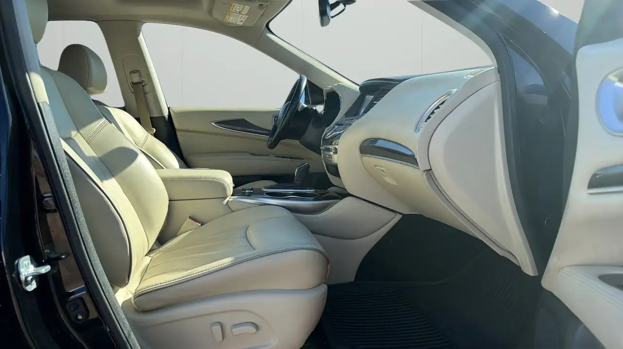 Infiniti QX60 снимка Infiniti QX60