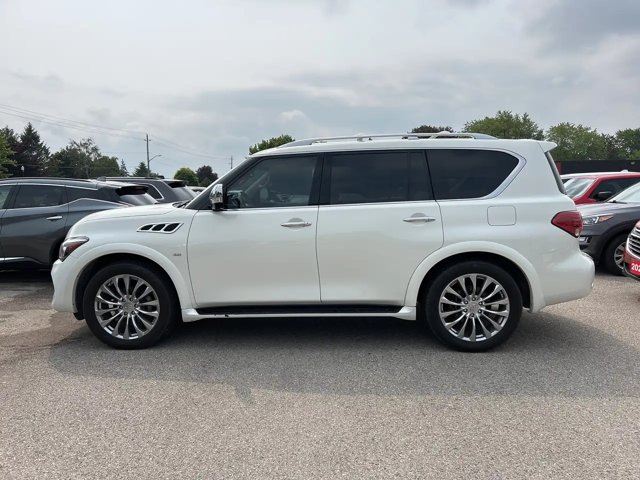 Infiniti QX80 снимка Infiniti QX80