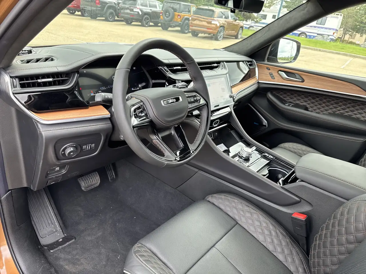 Jeep Grand Cherokee снимка Jeep Grand Cherokee