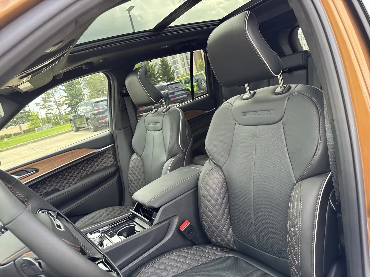 Jeep Grand Cherokee снимка Jeep Grand Cherokee
