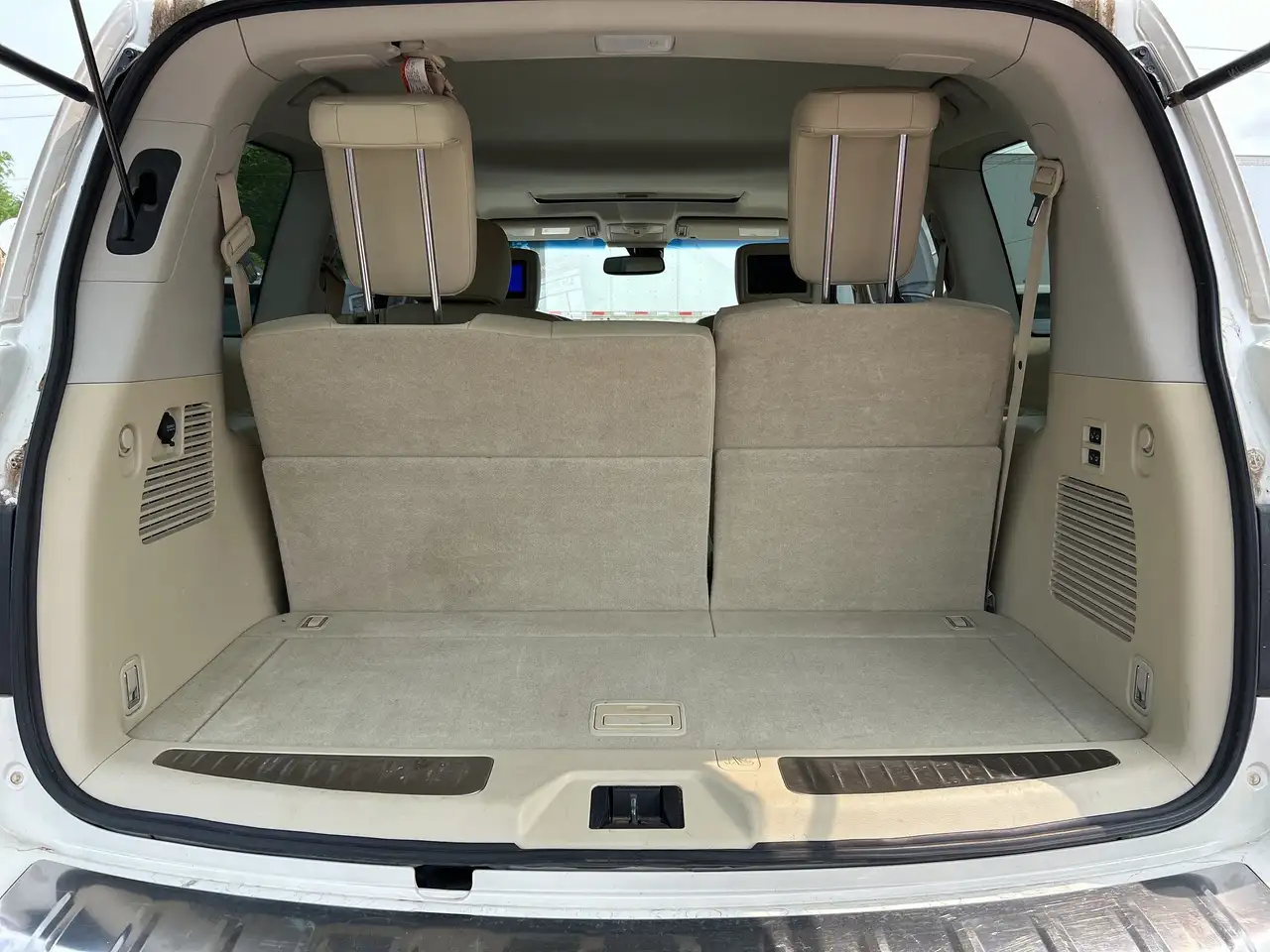 Infiniti QX80 снимка Infiniti QX80