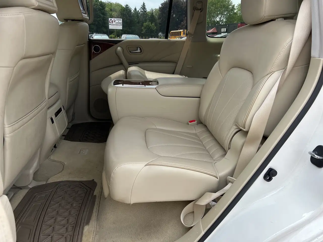 Infiniti QX80 снимка Infiniti QX80