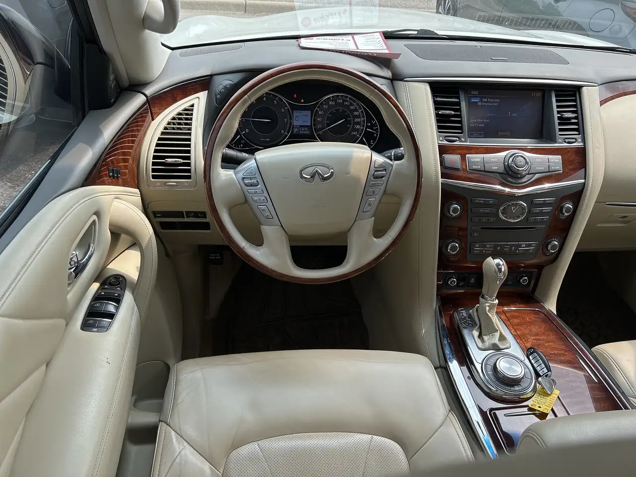 Infiniti QX80 снимка Infiniti QX80