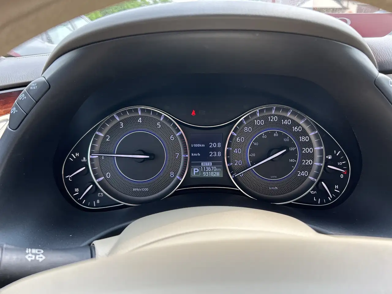 Infiniti QX80 снимка Infiniti QX80