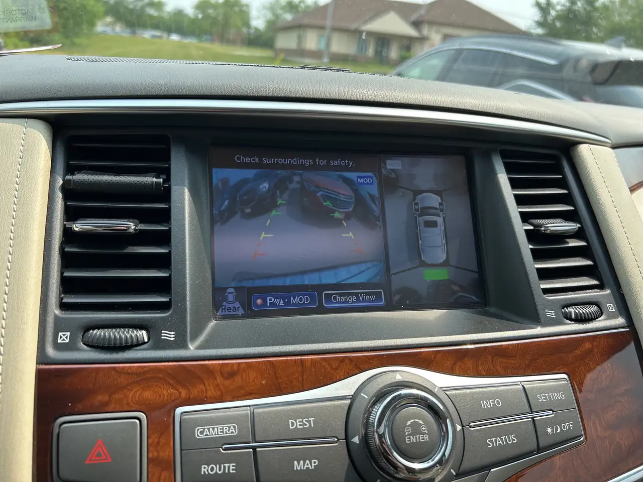 Infiniti QX80 снимка Infiniti QX80