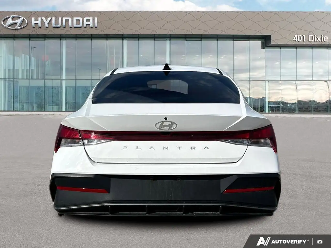 Hyundai ELANTRA снимка Hyundai ELANTRA