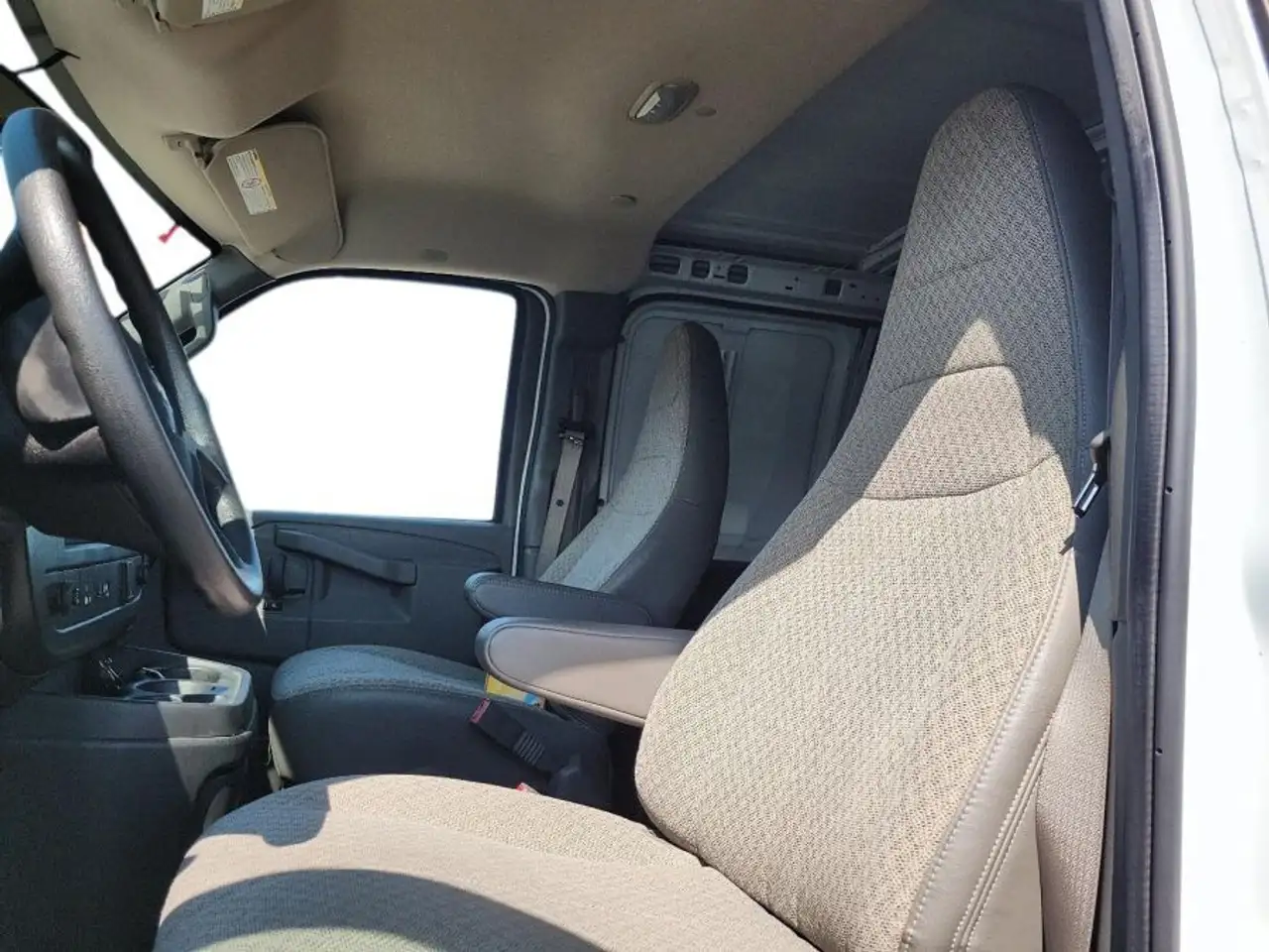 Chevrolet Express 2500 photo Chevrolet Express 2500
