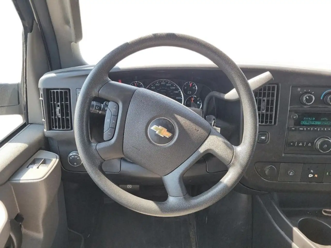 Chevrolet Express 2500 photo Chevrolet Express 2500