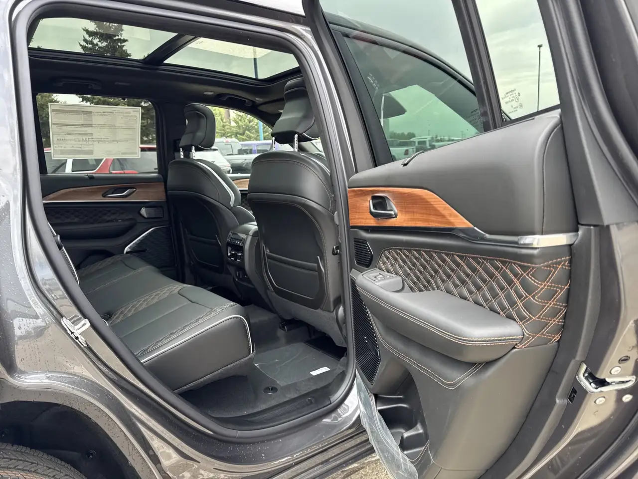 Jeep Grand Cherokee снимка Jeep Grand Cherokee