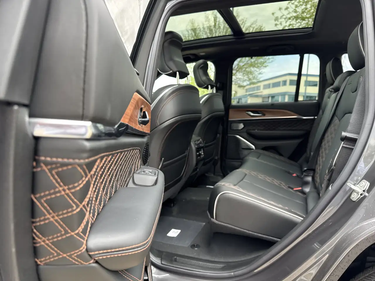 Jeep Grand Cherokee снимка Jeep Grand Cherokee