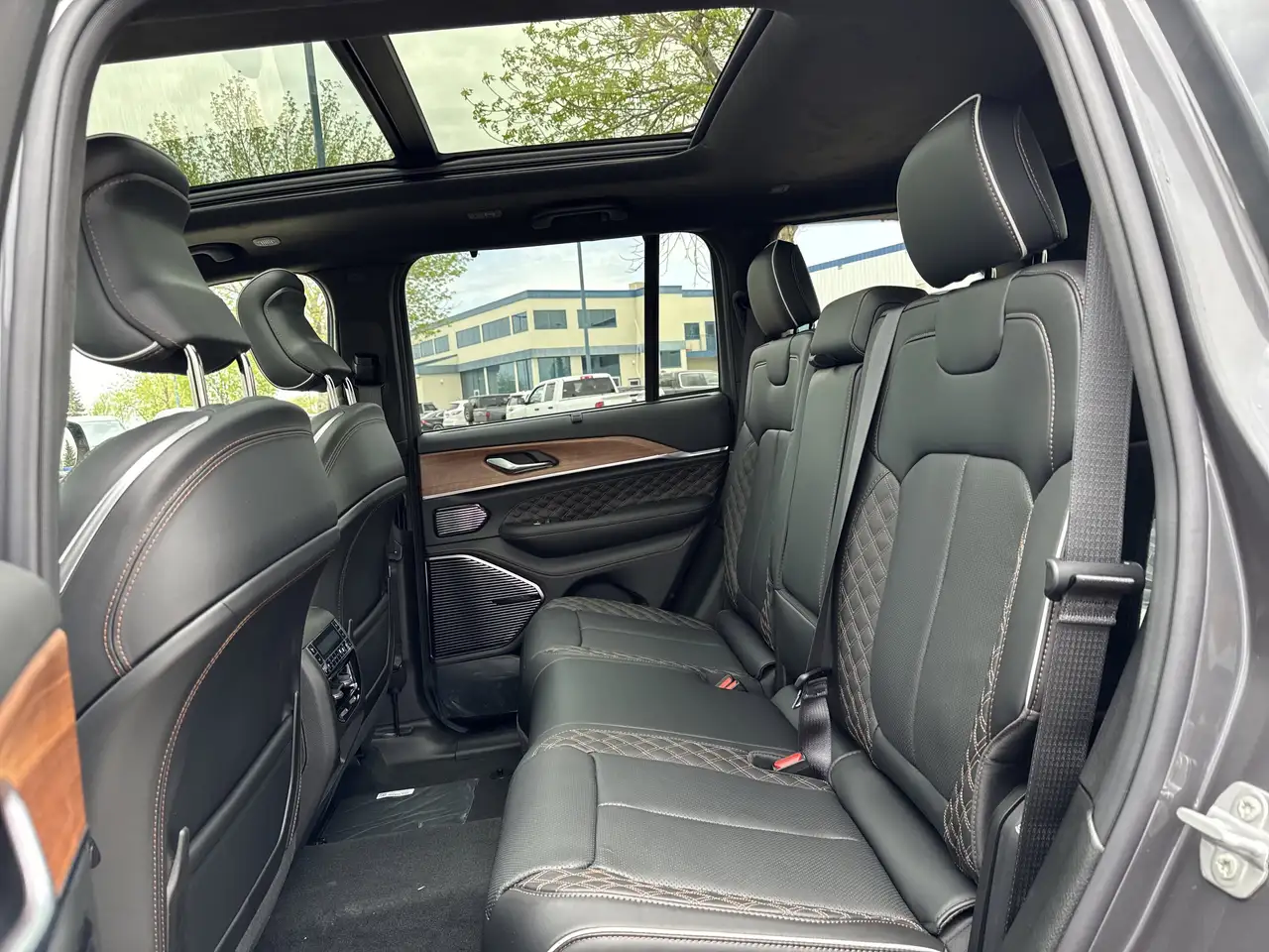 Jeep Grand Cherokee снимка Jeep Grand Cherokee