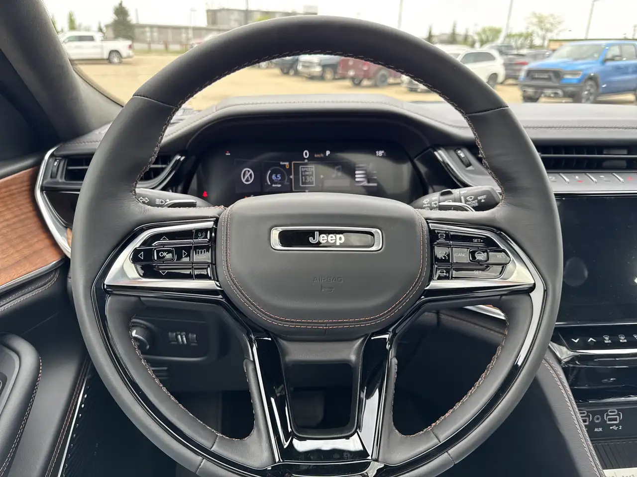 Jeep Grand Cherokee снимка Jeep Grand Cherokee