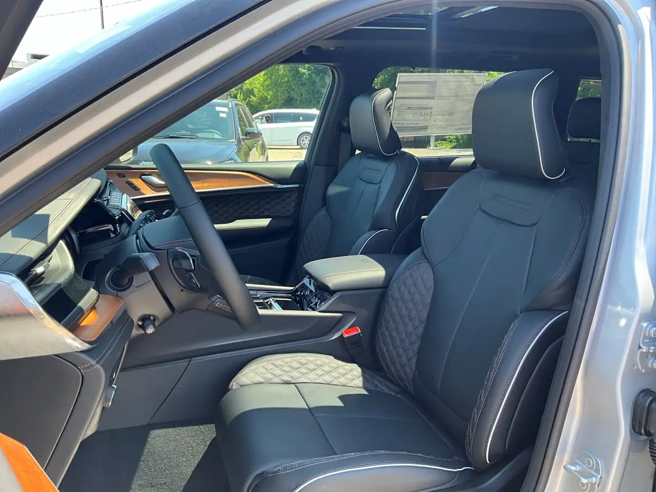 Jeep Grand Cherokee снимка Jeep Grand Cherokee