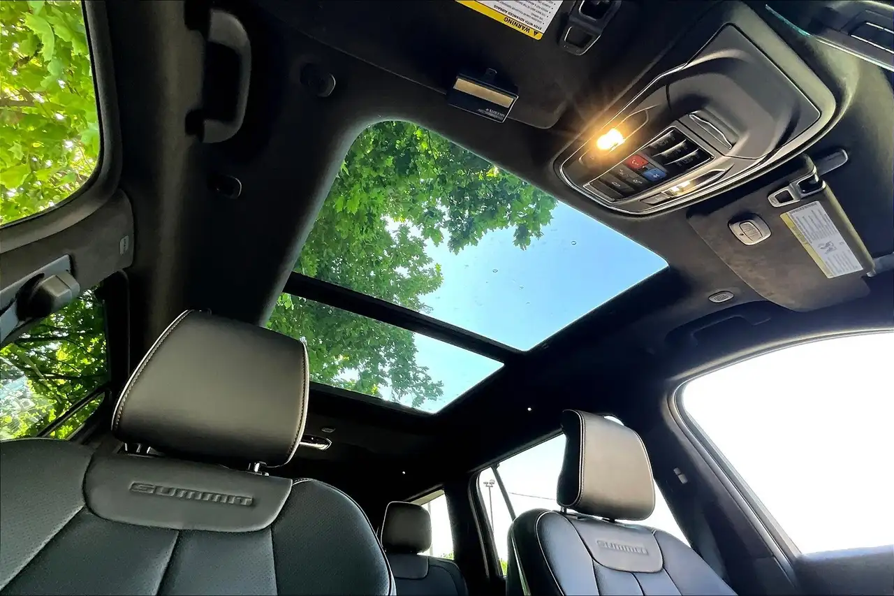 Jeep Grand Cherokee снимка Jeep Grand Cherokee