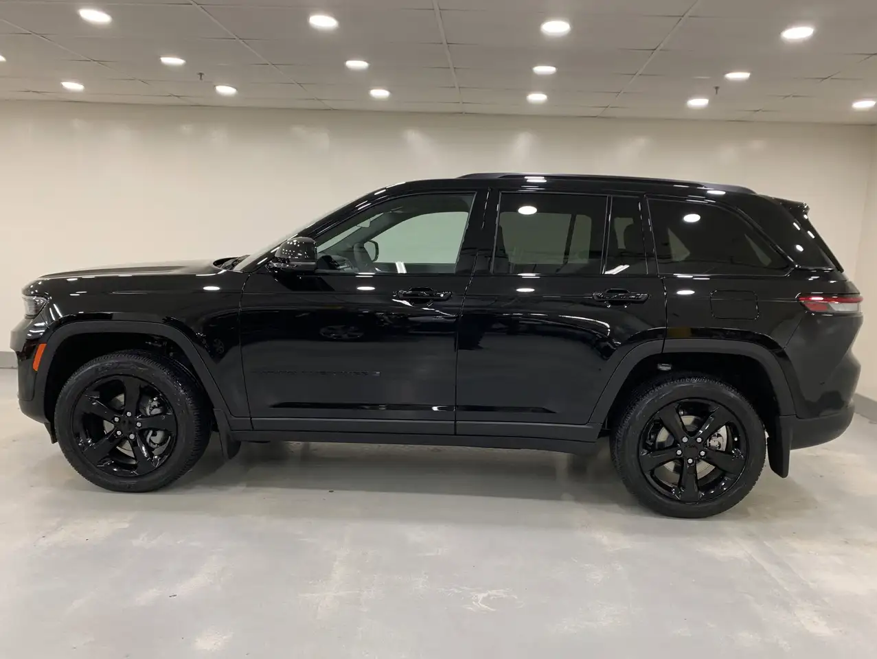 Jeep Grand Cherokee снимка Jeep Grand Cherokee