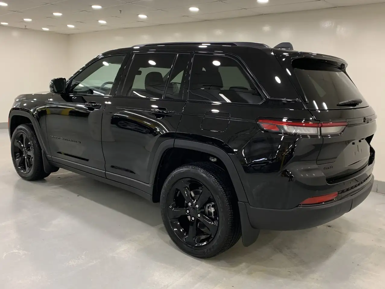 Jeep Grand Cherokee снимка Jeep Grand Cherokee