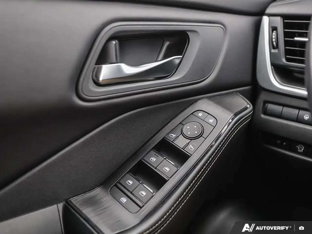 Nissan Rogue fotografie Nissan Rogue