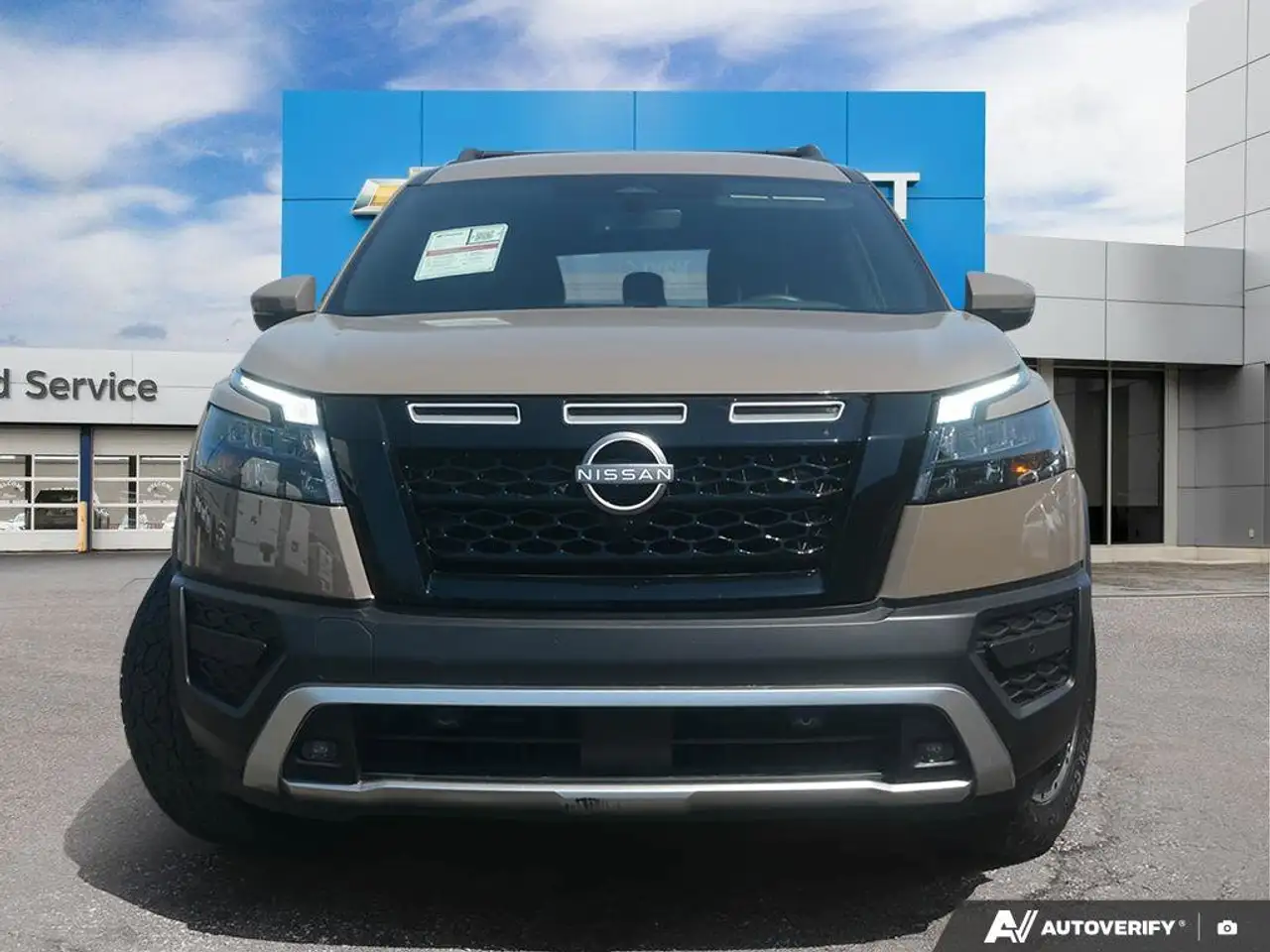 Nissan Pathfinder снимка Nissan Pathfinder